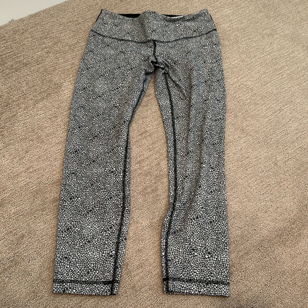 Black & White Flower Pattern Lululemon Yoga Pants